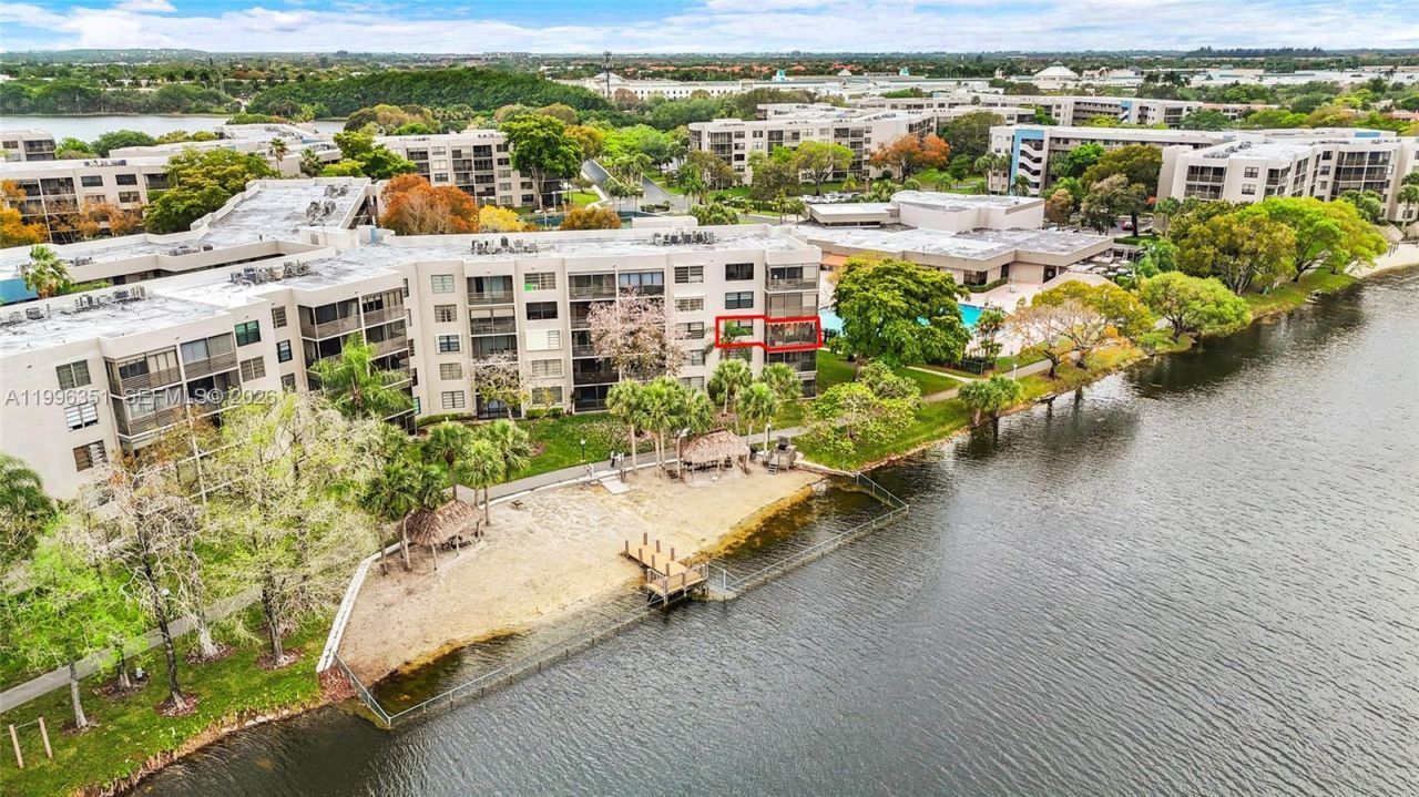 1101 Colony Point Cir , Unit 301, Pembroke Pines, FL 33026 Photo