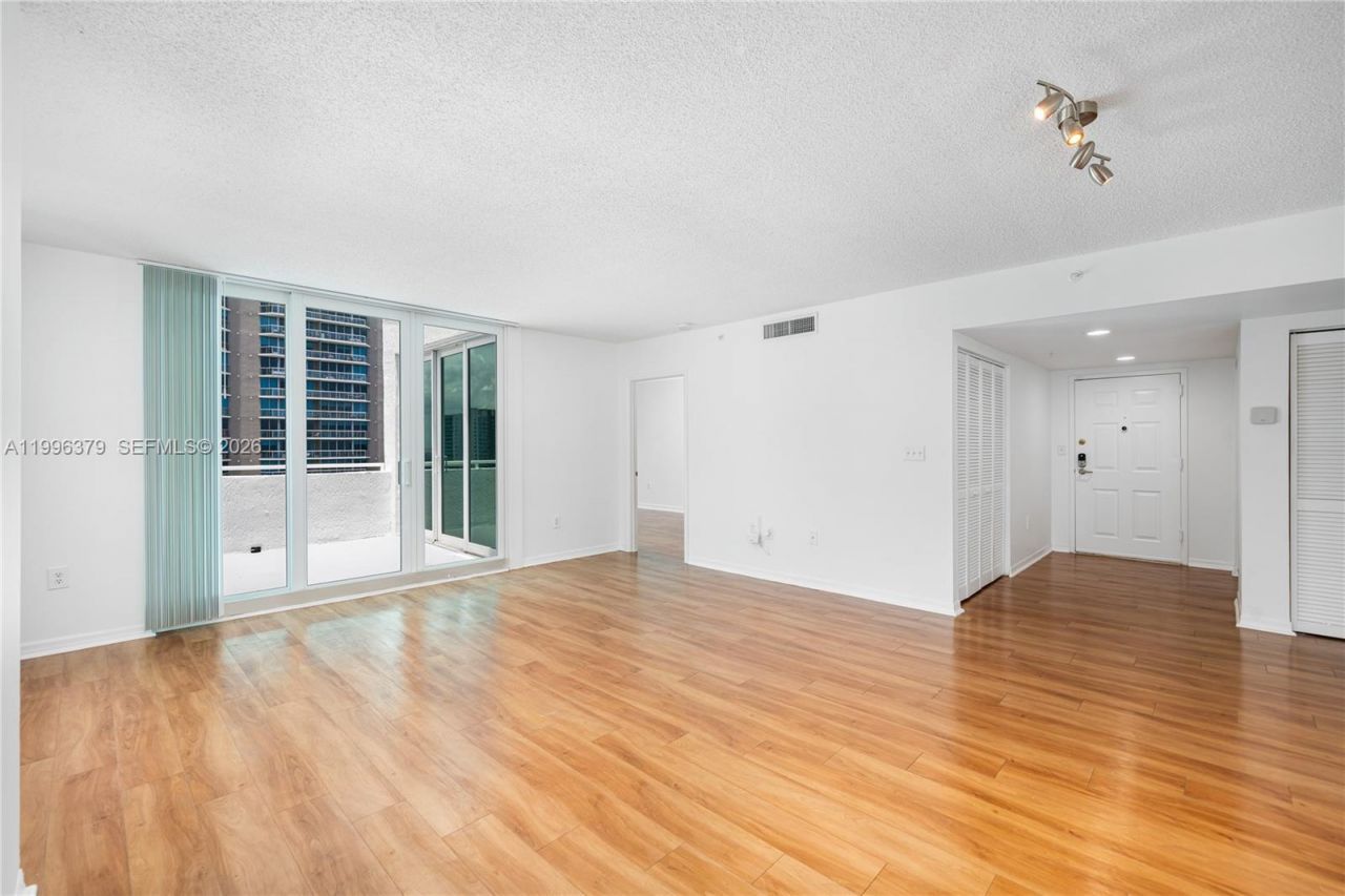 1111 Brickell Bay Dr, Unit 211, Miami, FL 33131 Photo