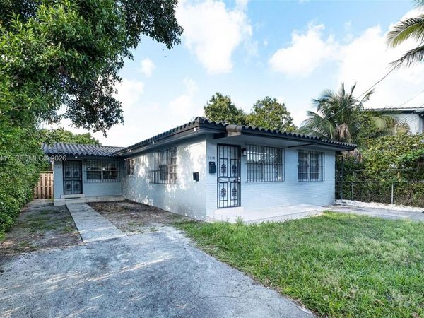 1519 NW 40th St, Miami, FL 33142