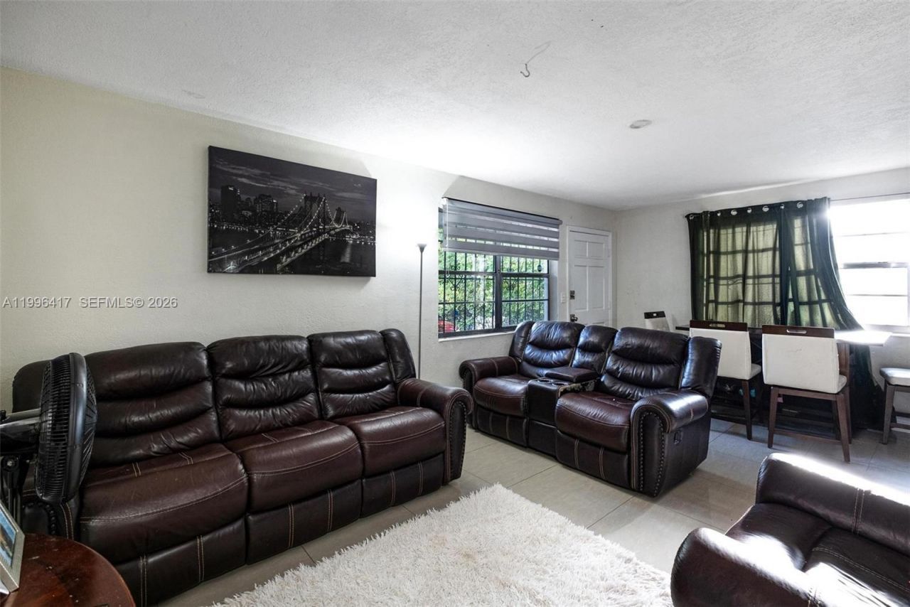 1519 NW 40th St, Miami, FL 33142 Photo