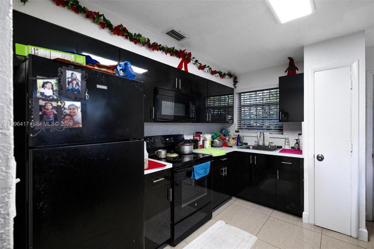 1519 NW 40th St, Miami, FL 33142 Photo