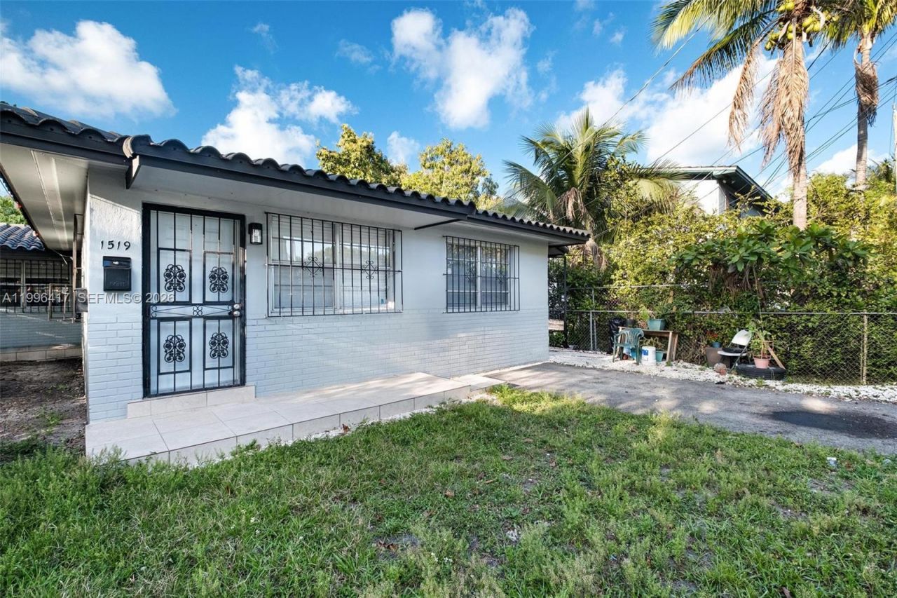 1519 NW 40th St, Miami, FL 33142 Photo