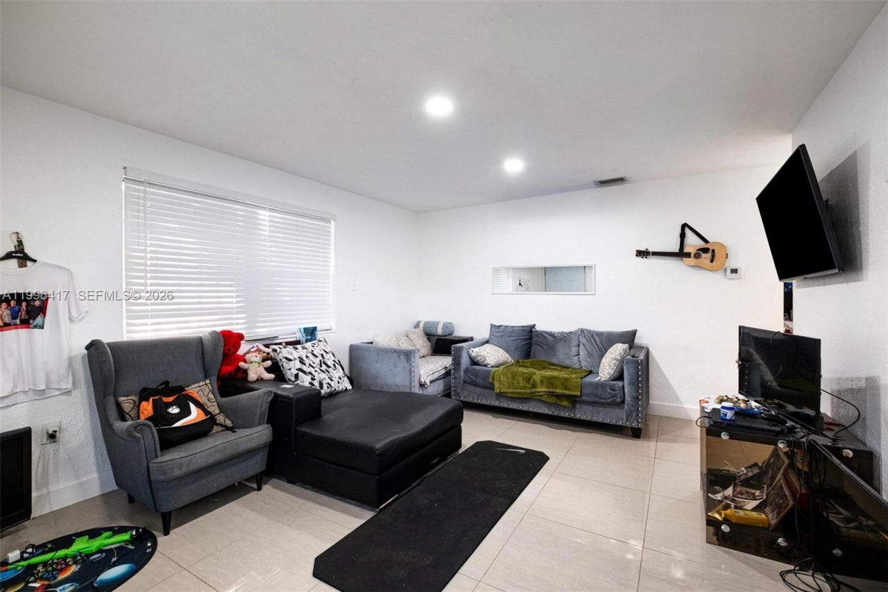 1519 NW 40th St, Miami, FL 33142 Photo