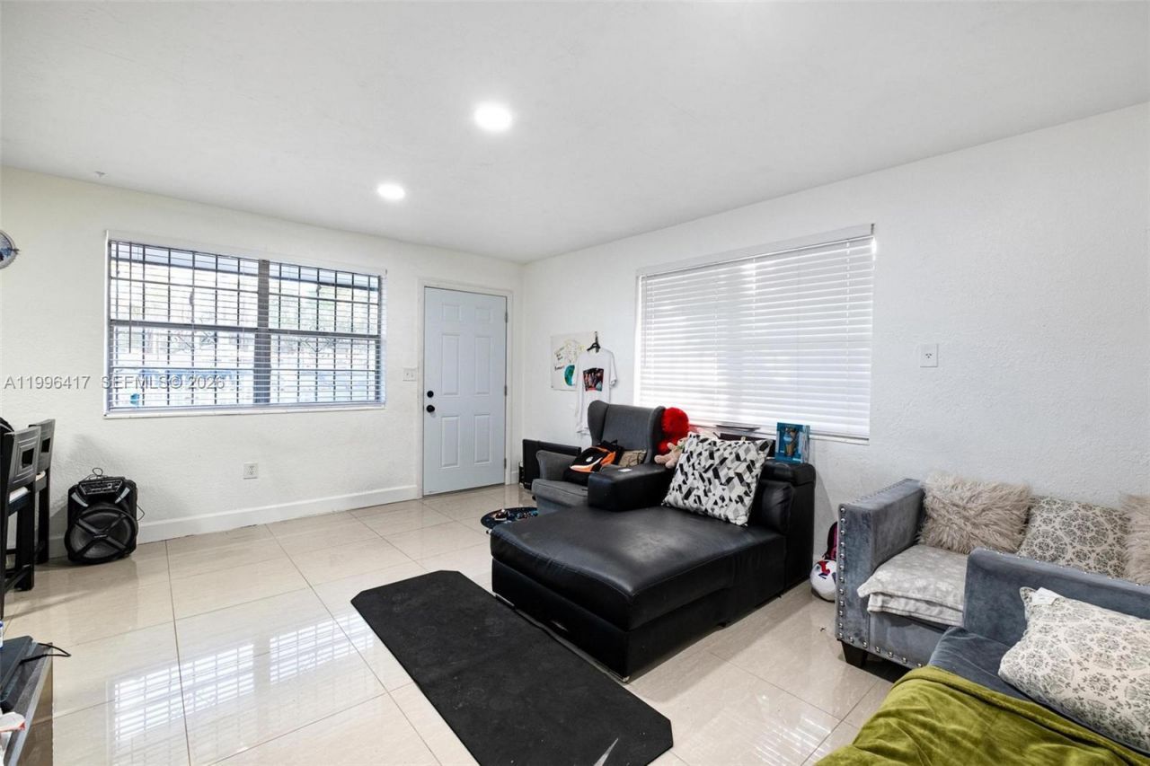 1519 NW 40th St, Miami, FL 33142 Photo