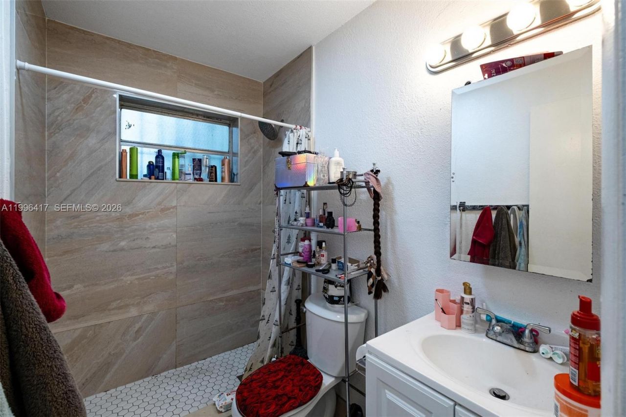 1519 NW 40th St, Miami, FL 33142 Photo