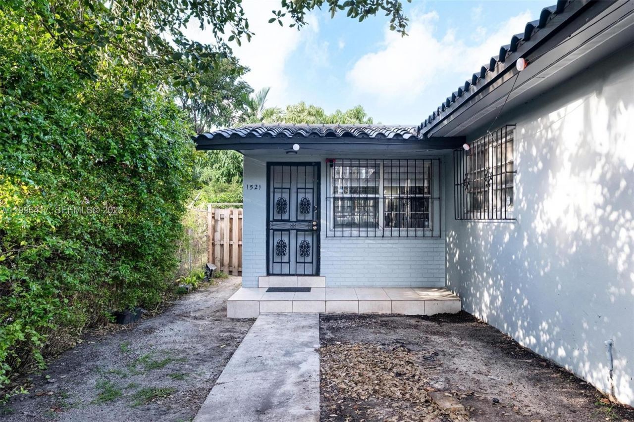 1519 NW 40th St, Miami, FL 33142 Photo