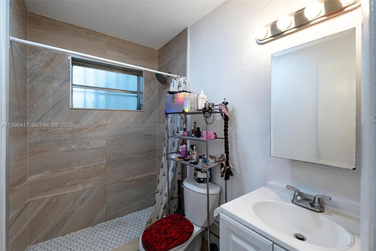 1519 NW 40th St, Miami, FL 33142 Photo