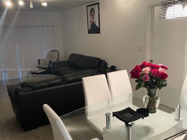 100 Lakeview Dr , Unit 207, Weston, FL 33326