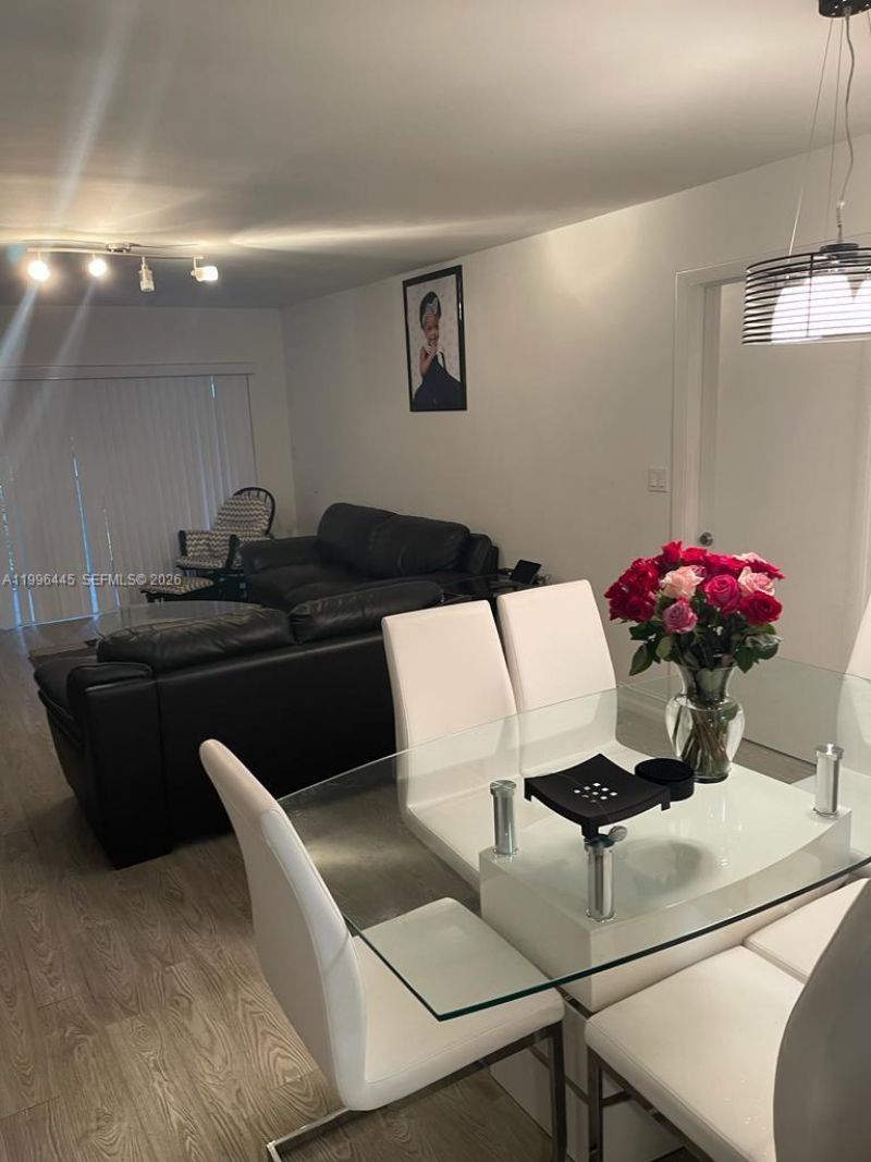 100 Lakeview Dr, Unit 207, Weston, FL 33326 Photo