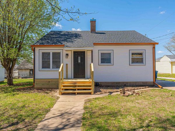 115 COBLEIGH Street, Emden, IL 62635