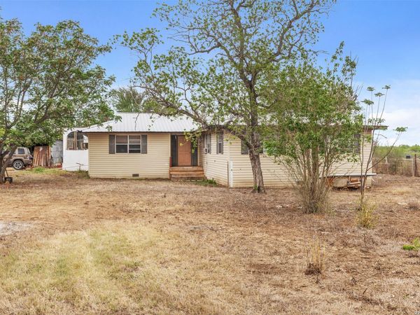 509 W County Road 678, Natalia, TX 78059