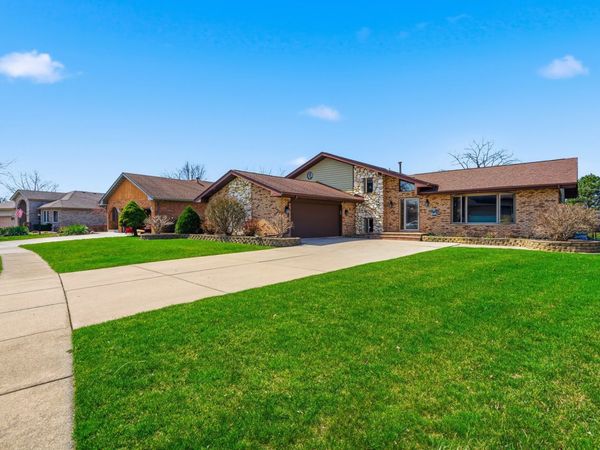 670 Kruk Street , Lemont, IL 60439