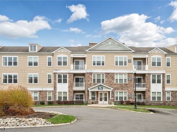 5107 Veterans Dr, Rockaway, NJ 07885