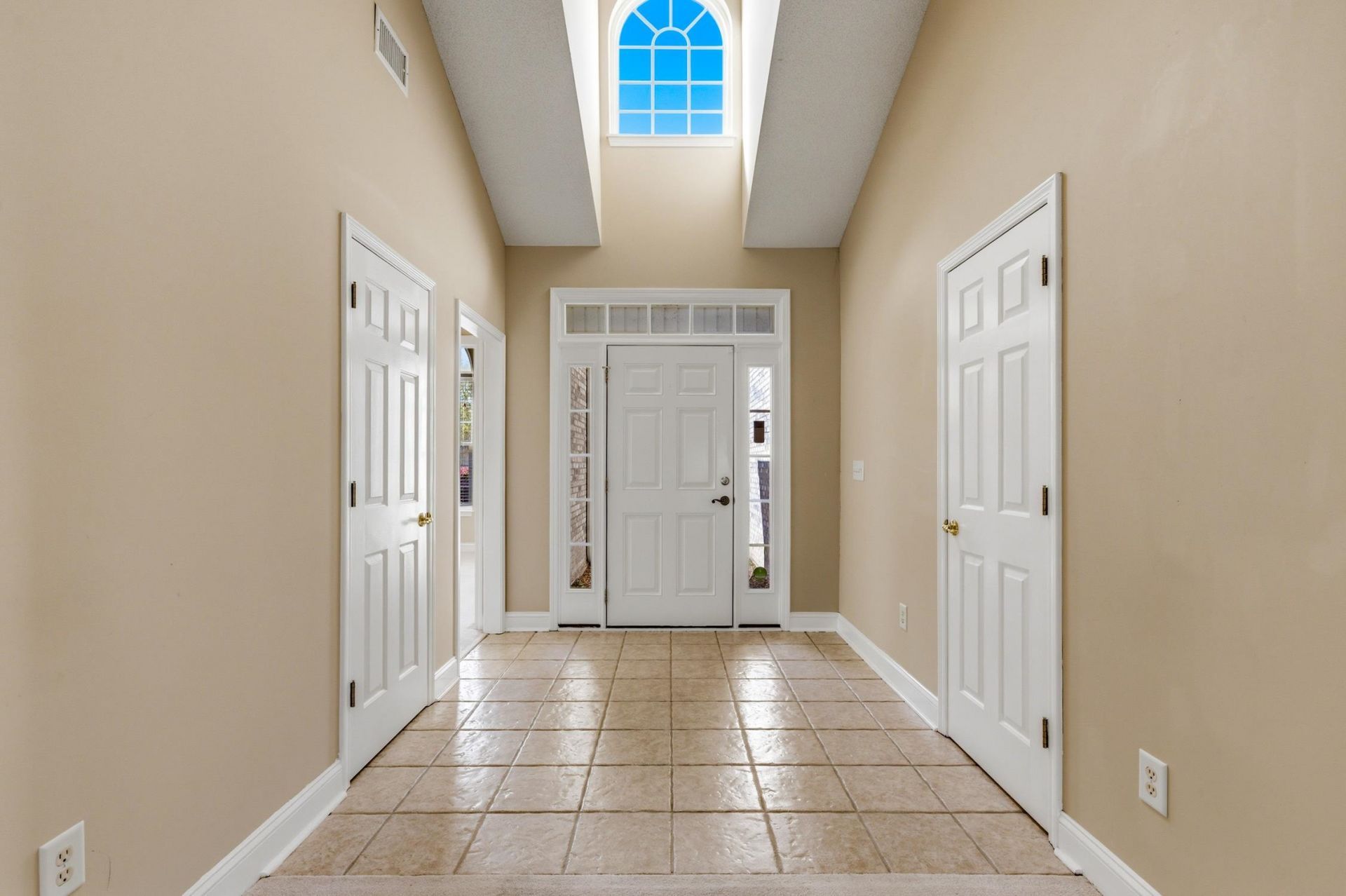 8101 Moonstruck Ct. Photo 4