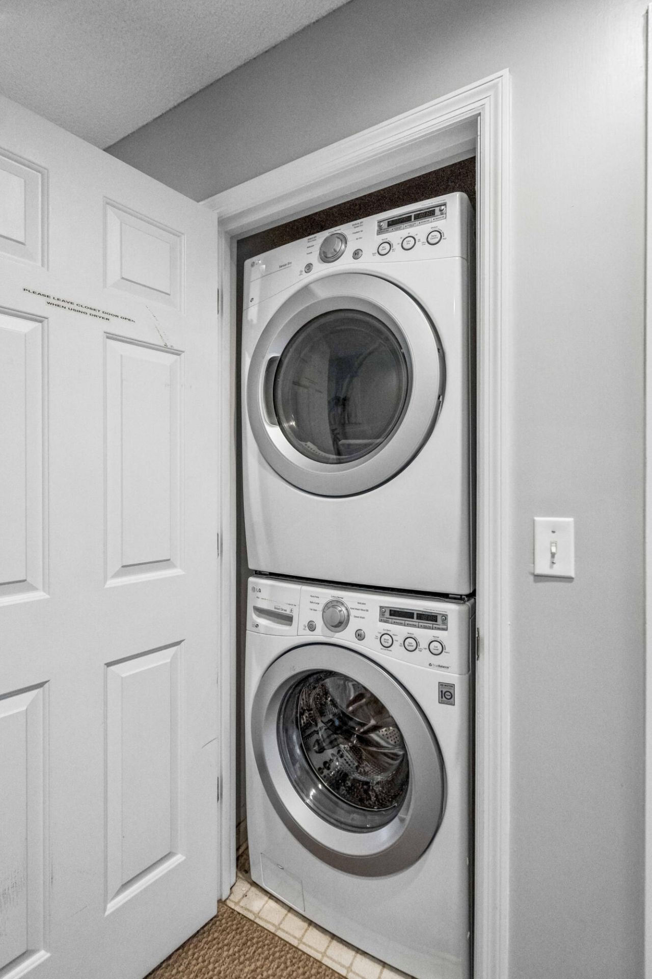 2412 Racquet Club Drive Photo 37