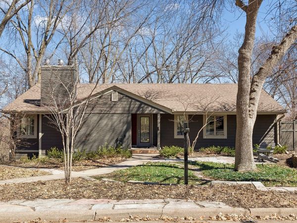 590 Montcalm Place , Saint Paul, MN 55116