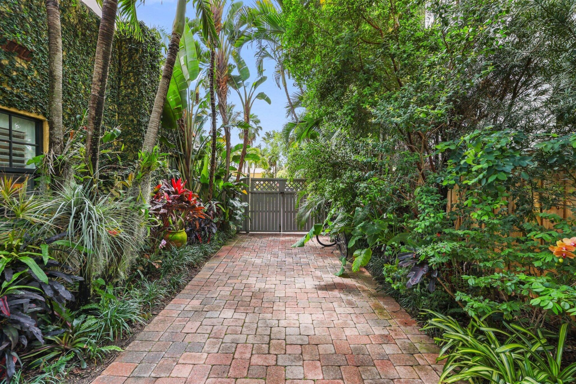 605 Sunset Road, West Palm Beach, FL 33401 Photo