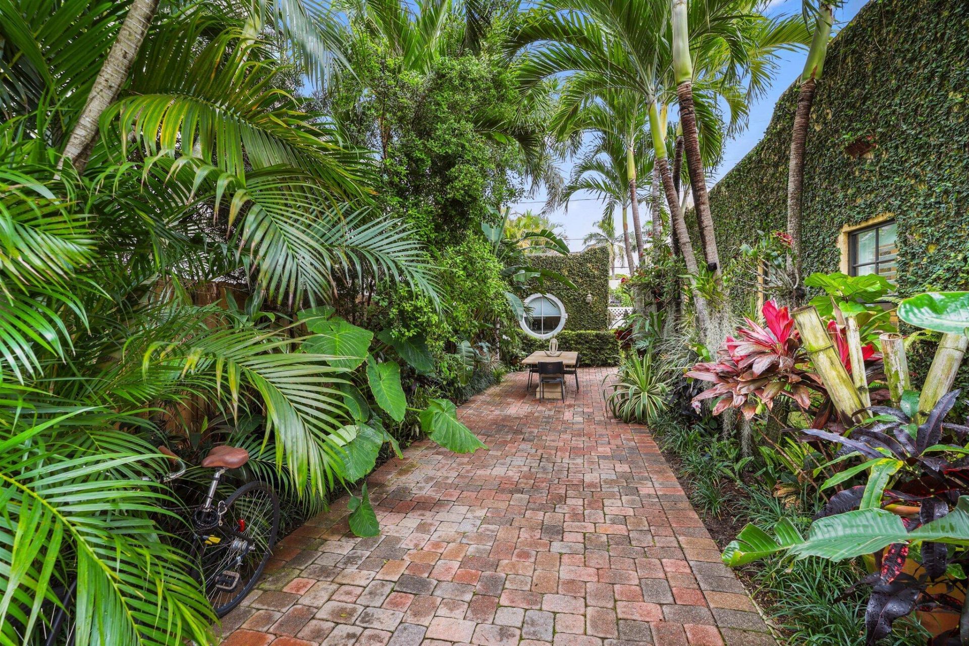 605 Sunset Road, West Palm Beach, FL 33401 Photo