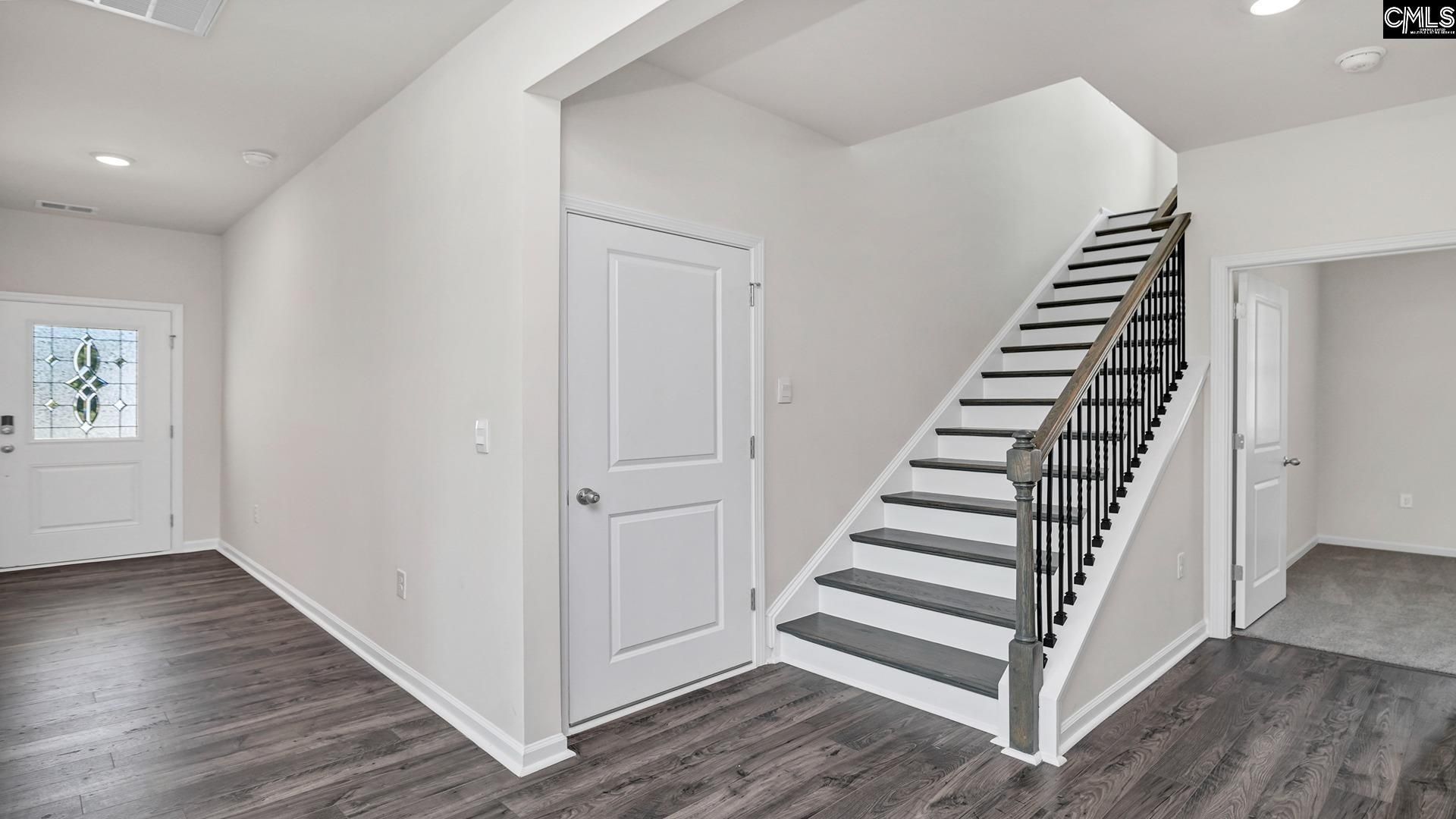 434 Leathertree Lane Photo 32