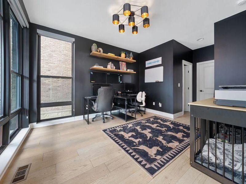 802 N 6th Street, Columbus, OH 43215 Photo 8