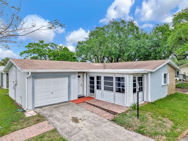 2528 SW Natura Blvd, Deerfield Beach, FL 33441