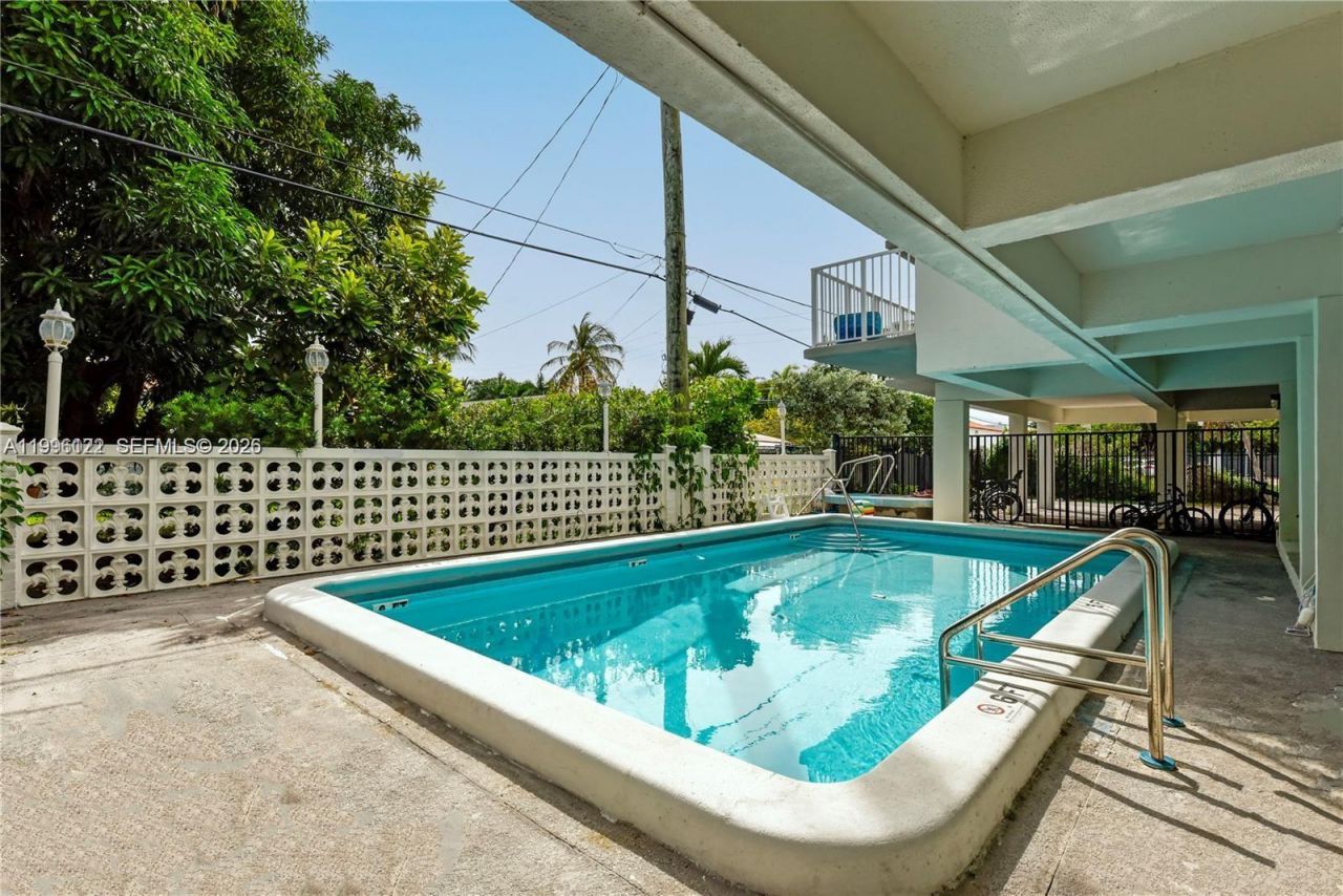 1220 71st St, Unit 38, Miami Beach, FL 33141 Photo