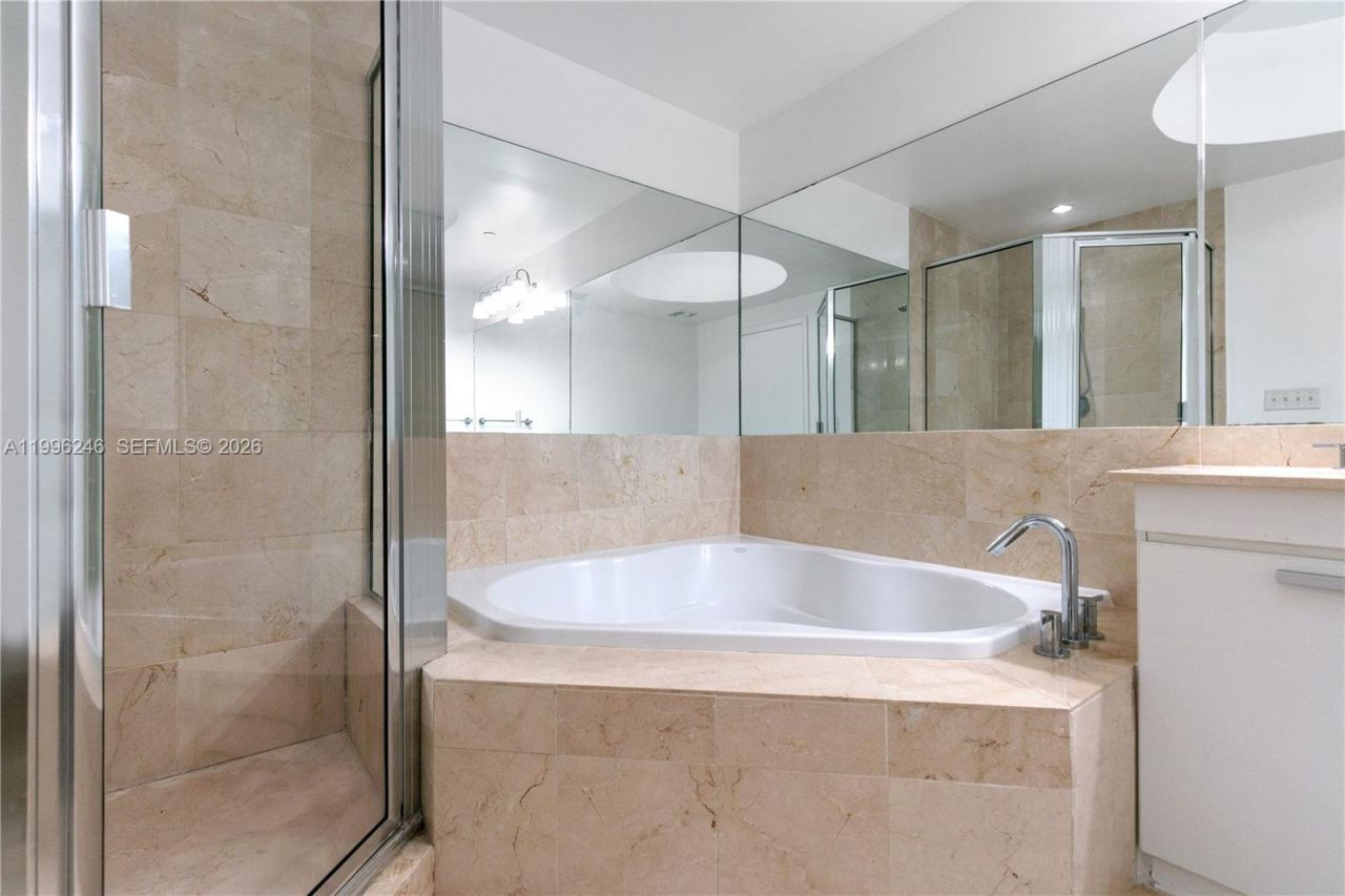 3131 NE 188th St, Unit 2-1010, Aventura, FL 33180 Photo