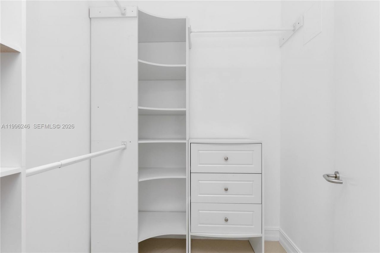 3131 NE 188th St, Unit 2-1010, Aventura, FL 33180 Photo