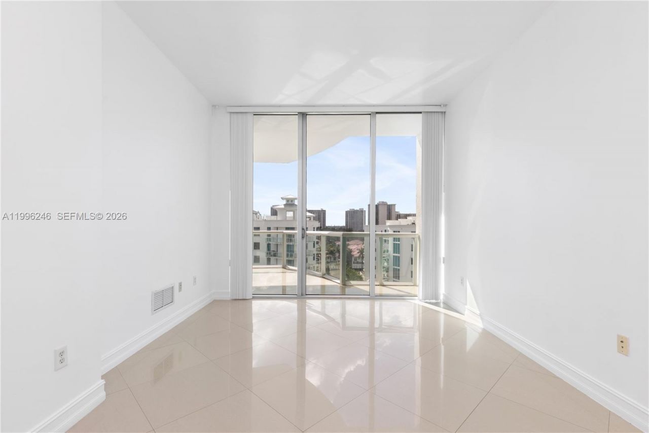 3131 NE 188th St, Unit 2-1010, Aventura, FL 33180 Photo