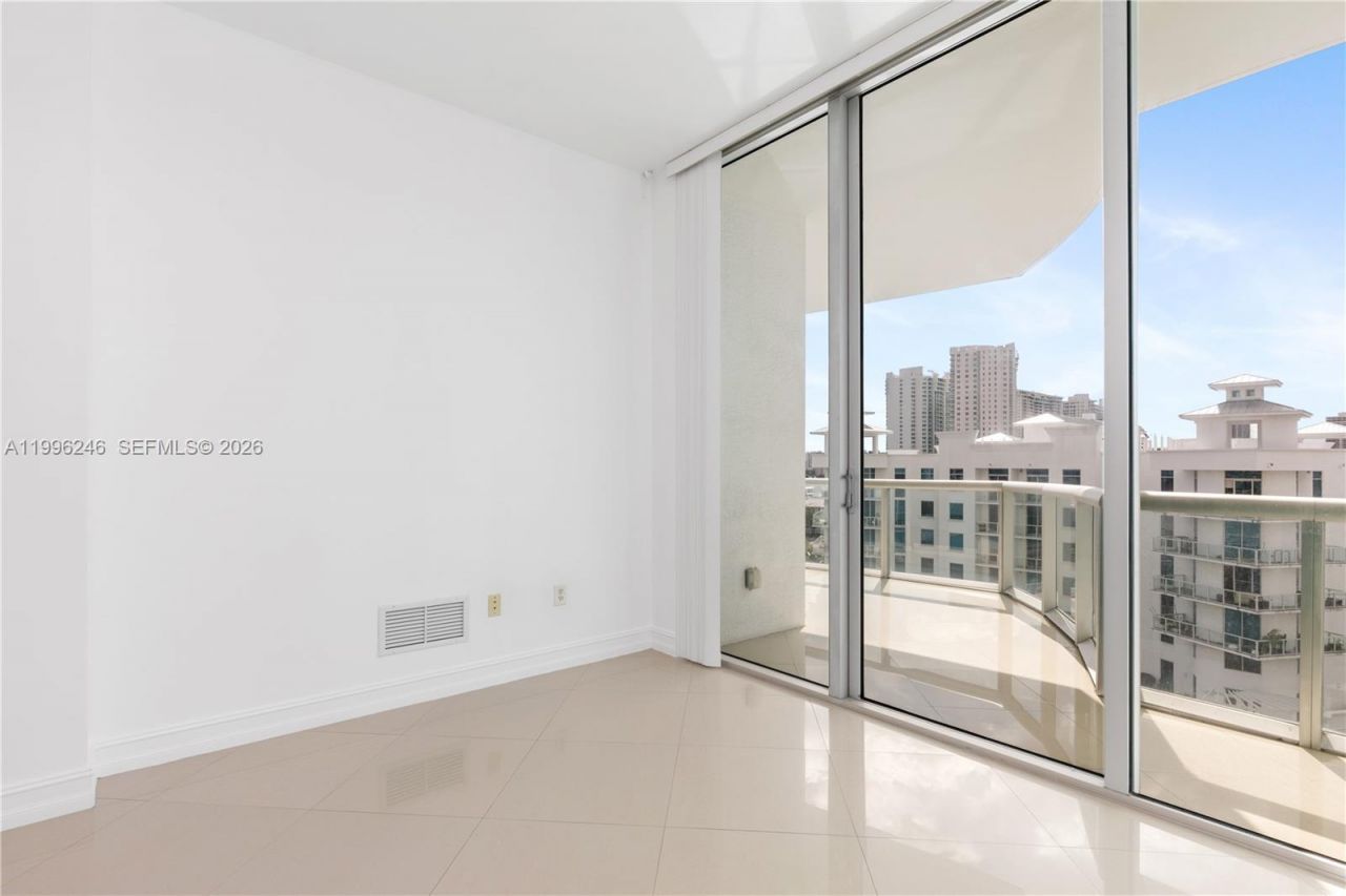 3131 NE 188th St, Unit 2-1010, Aventura, FL 33180 Photo