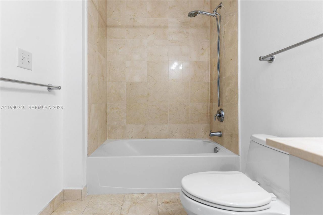 3131 NE 188th St, Unit 2-1010, Aventura, FL 33180 Photo