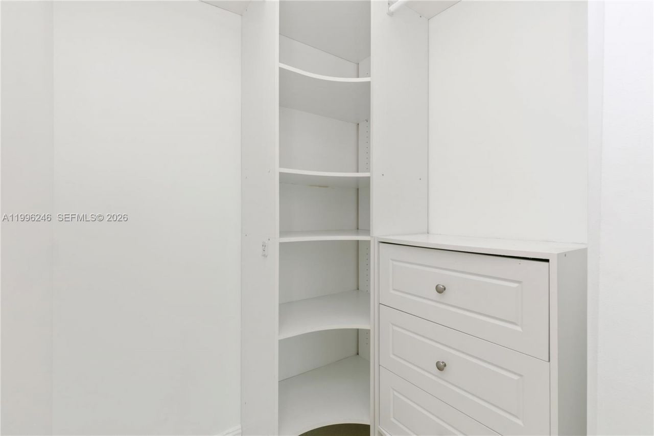 3131 NE 188th St, Unit 2-1010, Aventura, FL 33180 Photo