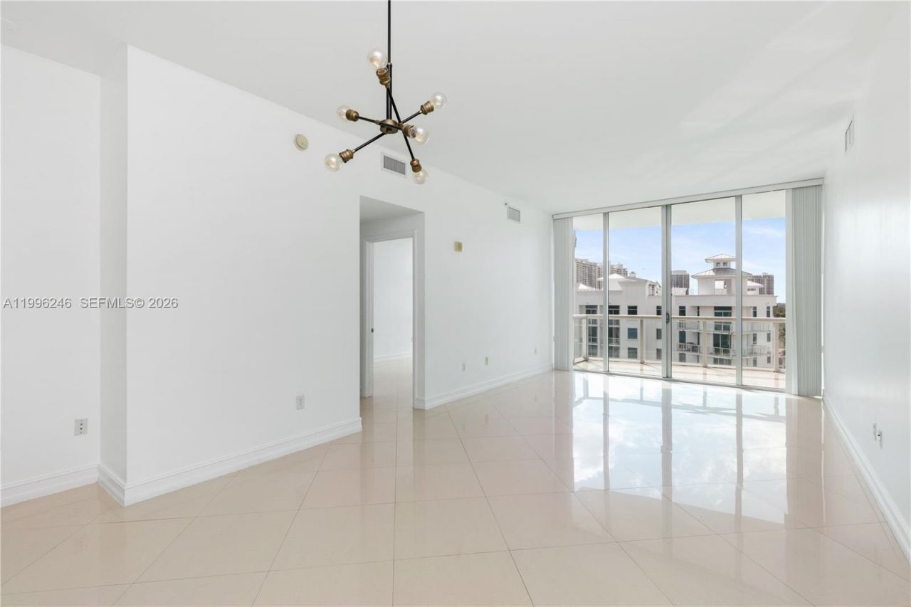 3131 NE 188th St, Unit 2-1010, Aventura, FL 33180 Photo