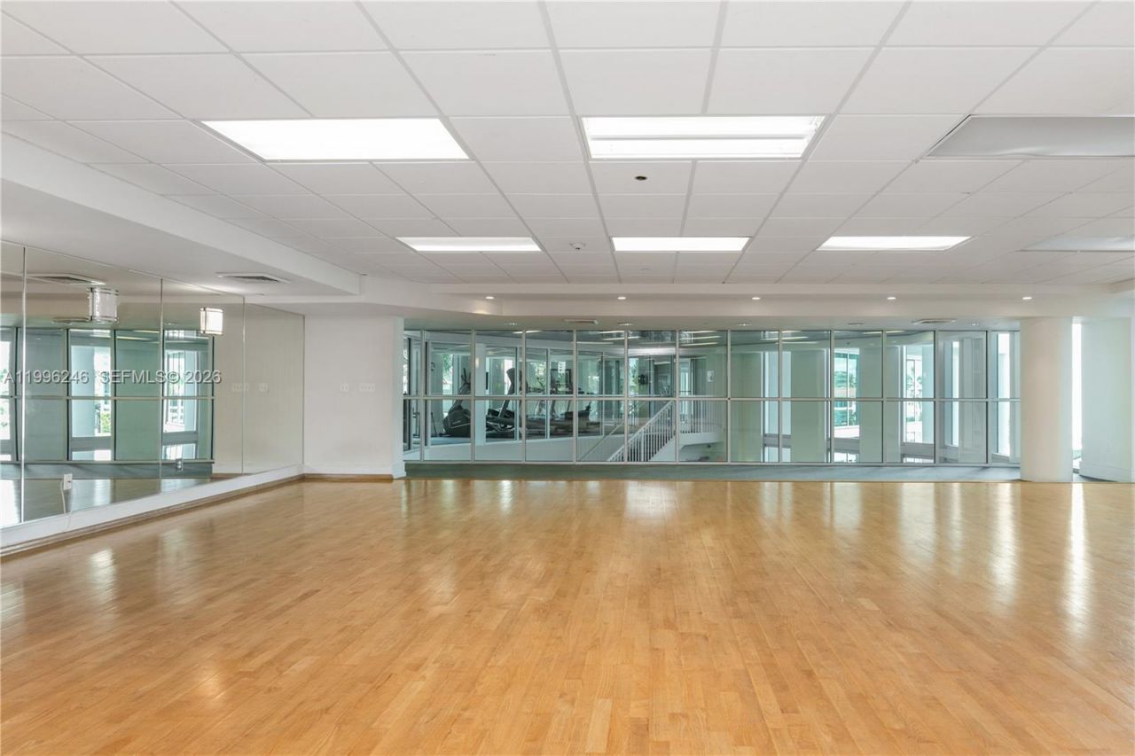 3131 NE 188th St, Unit 2-1010, Aventura, FL 33180 Photo