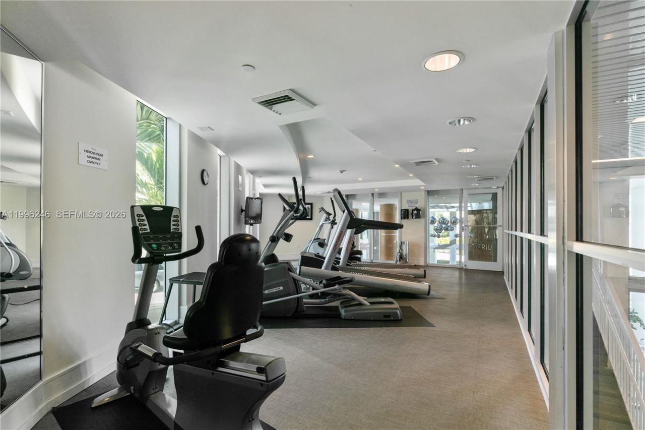 3131 NE 188th St, Unit 2-1010, Aventura, FL 33180 Photo