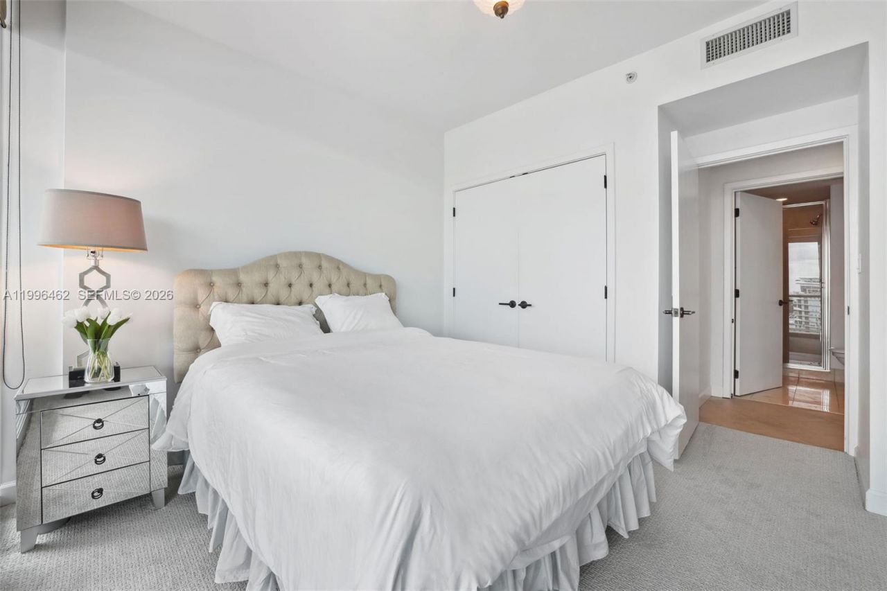 6799 Collins Ave, Unit 1106, Miami Beach, FL 33141 Photo