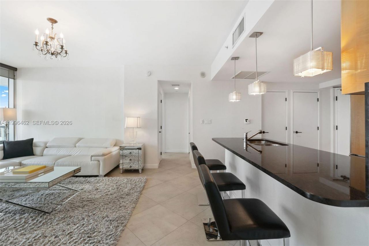 6799 Collins Ave, Unit 1106, Miami Beach, FL 33141 Photo