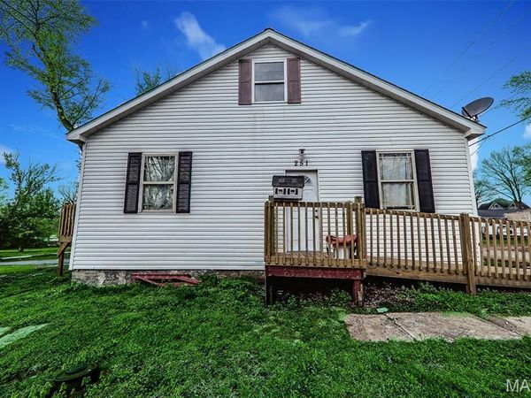 251 7th Street , Carlyle, IL 62231