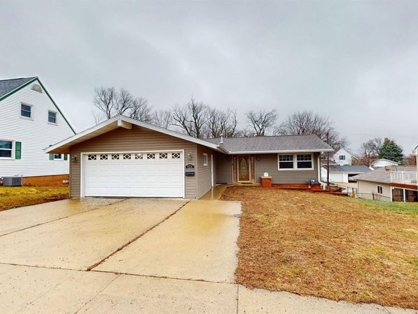 924 W BLUFF ST, Cherokee, IA 51012