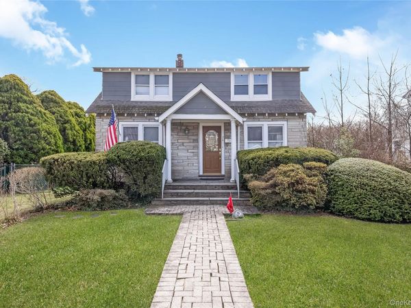 24 Bay 3rd , Islip, NY 11751