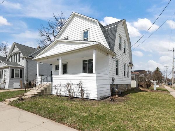 22 E MELVIN AVENUE, Oshkosh, WI 54901