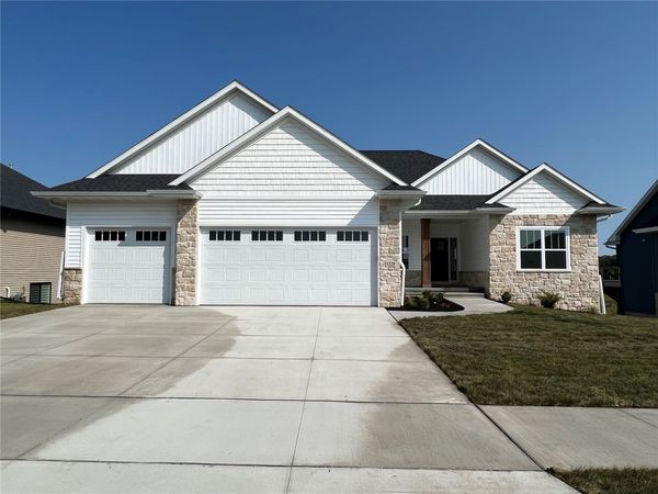 20 S Seven Oaks Road , North Liberty, IA 52317