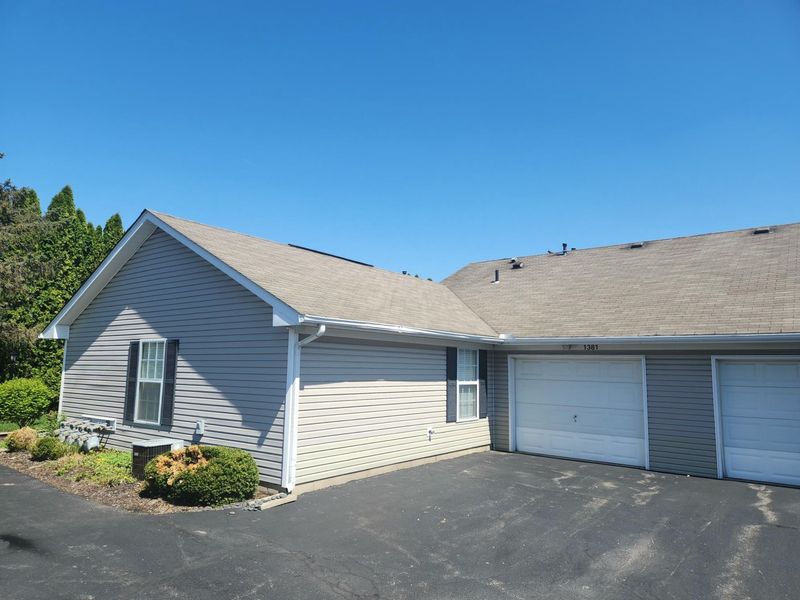 1381 Hillview Circle W, Newark, OH 43055 Photo 2