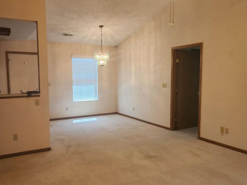 1381 Hillview Circle W, Newark, OH 43055 Photo 4