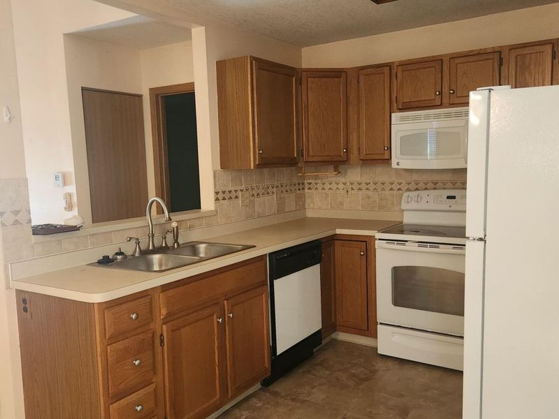 1381 Hillview Circle W, Newark, OH 43055 Photo 8