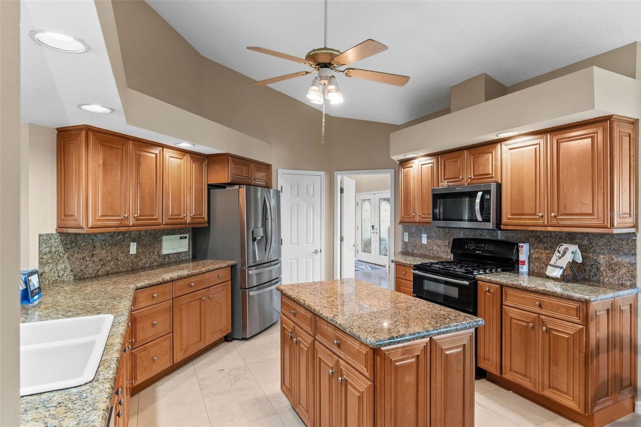4731 Coconut Palm Circle Ne, Saint Petersburg, FL 33703 Photo