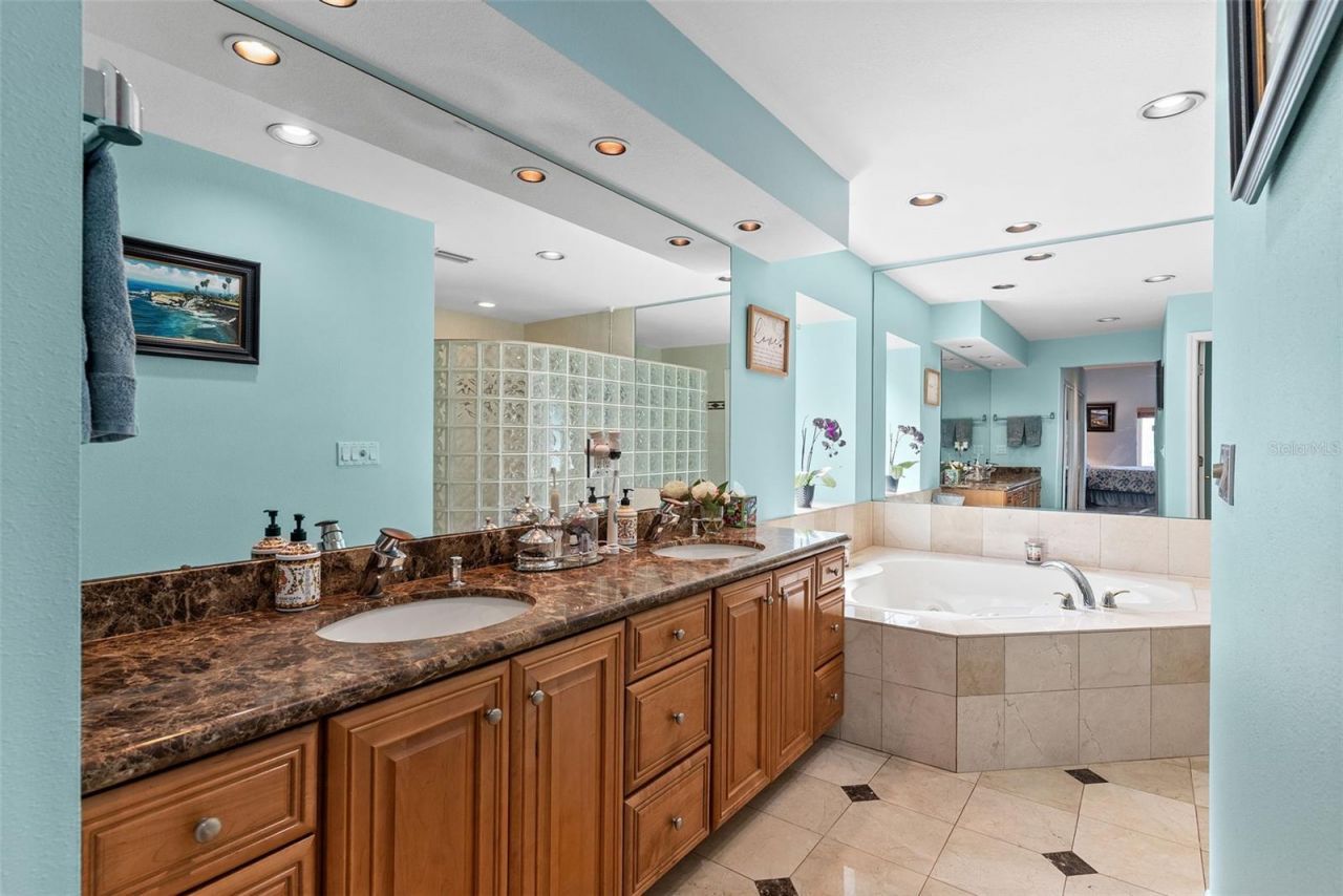 4731 Coconut Palm Circle Ne, Saint Petersburg, FL 33703 Photo