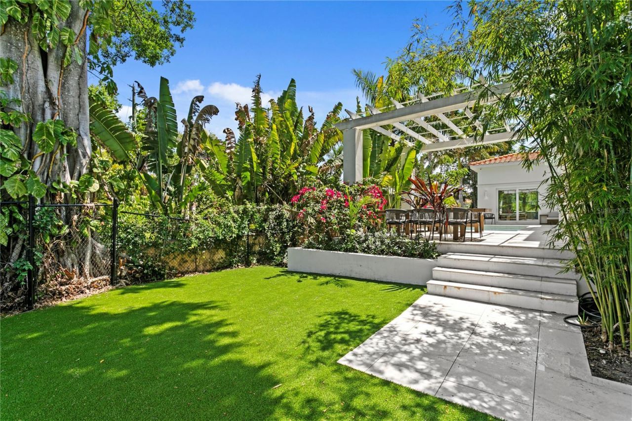 325 22nd Avenue Ne, Saint Petersburg, FL 33704 Photo