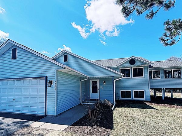 5575 Flint Trail, Wyoming, MN 55092