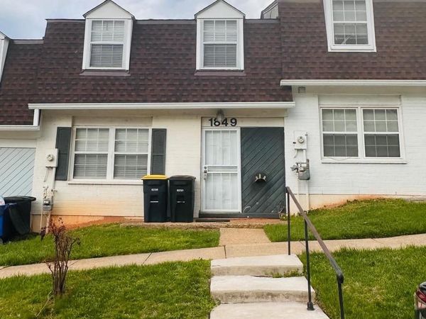 1894 VILLAGE GREEN DRIVE , HYATTSVILLE, MD 20785